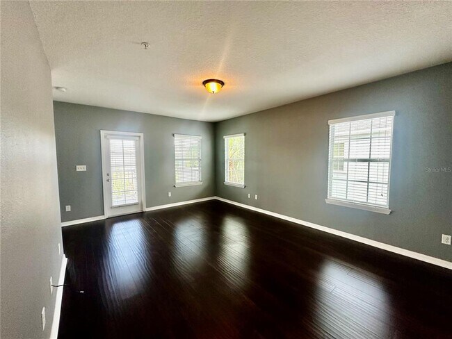 Building Photo - 373 Old Farm Ln