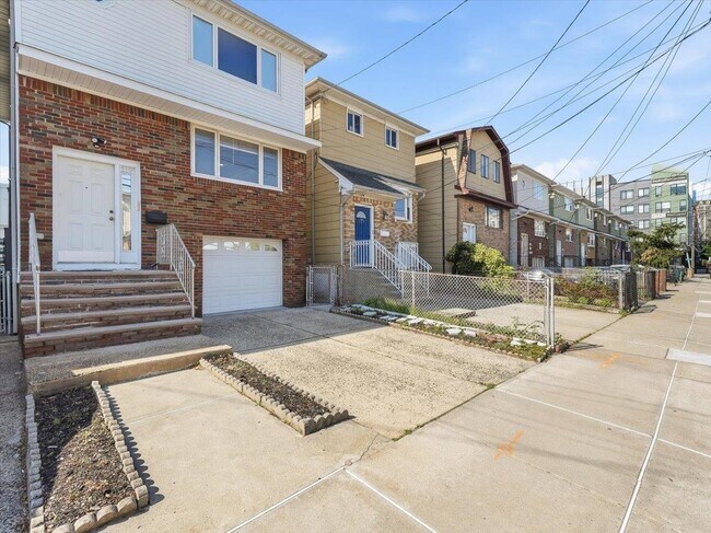 Building Photo - 119 Bergen St