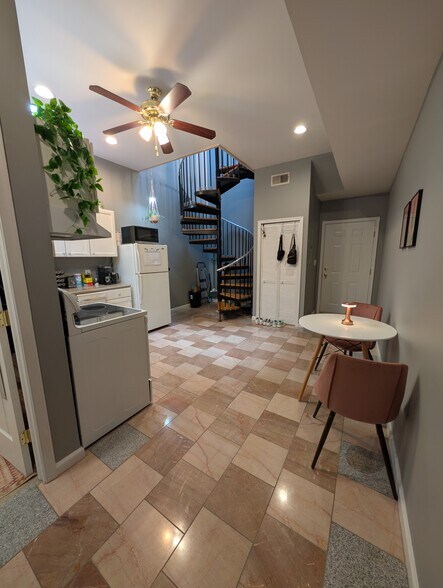 Building Photo - 4219 Ridge Ave