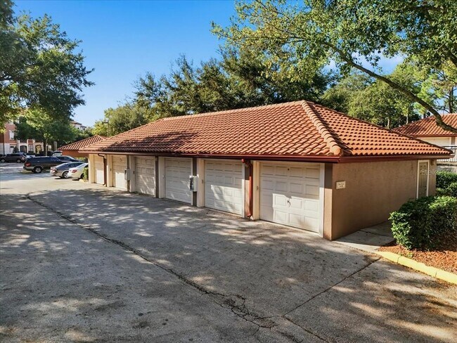 Building Photo - 6141 Metrowest Blvd