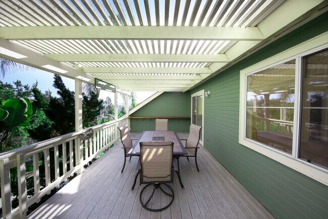 Building Photo - 3 Bedroom + Loft + Office Oceanside Home