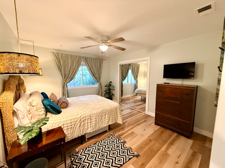 Building Photo - 942 Ruby Dr