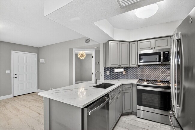 Building Photo - 4707 Lucerne Lakes Blvd E