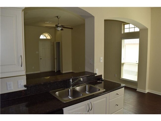 Building Photo - Stunning 3 Bed, 2 Bath in Creek Meadows!