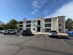 Building Photo - Top-Floor 3 Bed, 2 bath Condo with Scenic Views in Littleton!