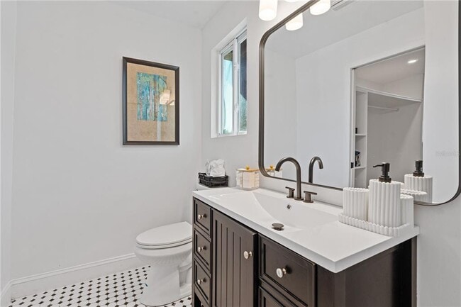 Building Photo - 4635 22nd Ave N