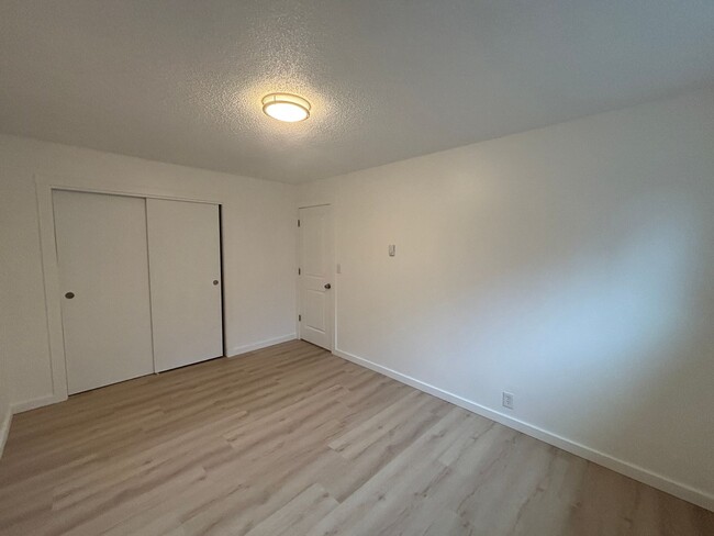 Building Photo - 27th  Ave 4 plex