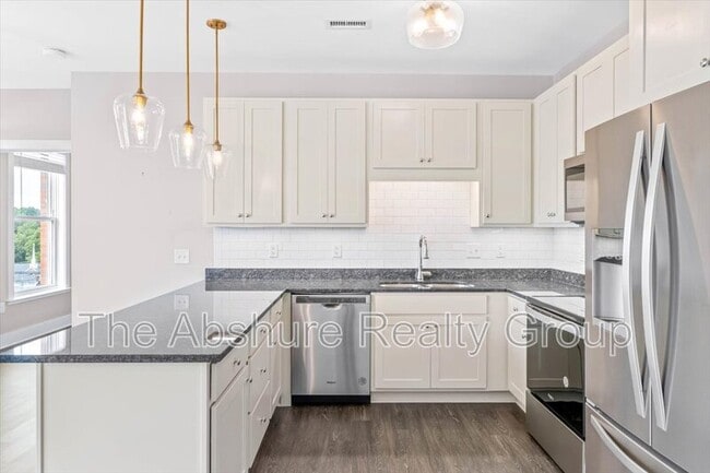 Building Photo - 145 S Main St