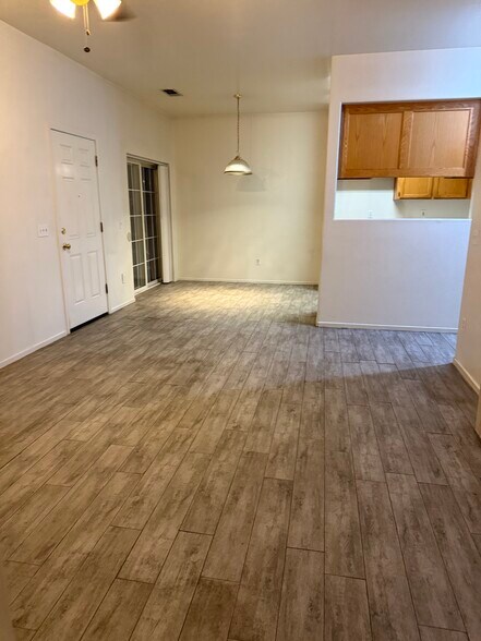 Building Photo - 602 Yellow Meadow Ct