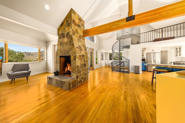 Building Photo - Ojai Views