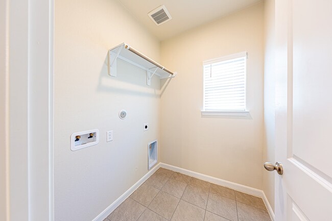 Building Photo - 2312 Cedar Pl Dr