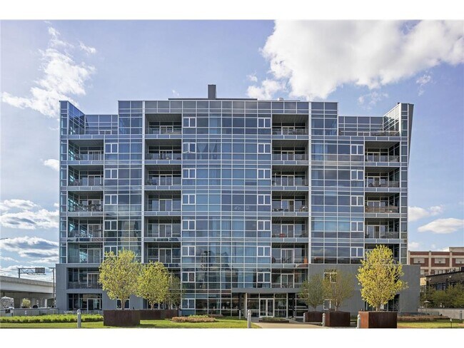 Building Photo - 345 6th Ave N