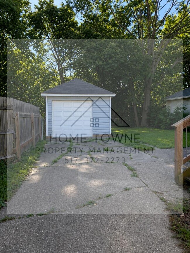 Building Photo - 424 N Clemens Ave