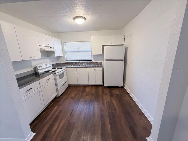 Building Photo - 2240 Jungle St