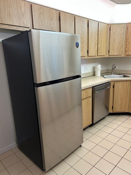 Kitchen with all brand new stainless steel appliances - 1004 Green Pine Blvd