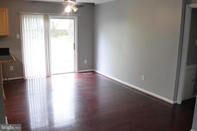 Building Photo - 936 Longfellow Ct