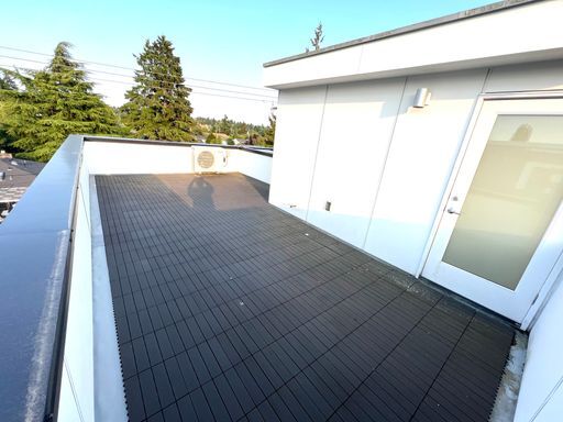 Building Photo - Stunning 2-Bedroom, 2.5-Bathroom Townhouse Located in Vibrant West Seattle.