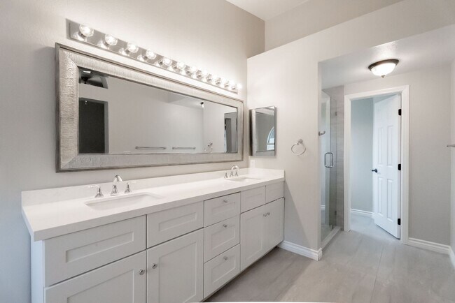 Building Photo - 10024 Sail Landing Ct