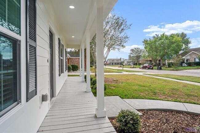 Building Photo - 13411 Country Meadow Ave