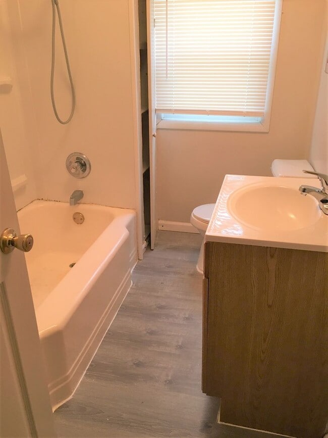 Building Photo - Three Bedroom Home with Main Floor Laundry on a Large Acre + Lot!!