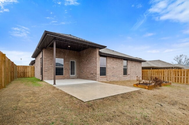 Building Photo - Gorgeous Home in Bentonville!