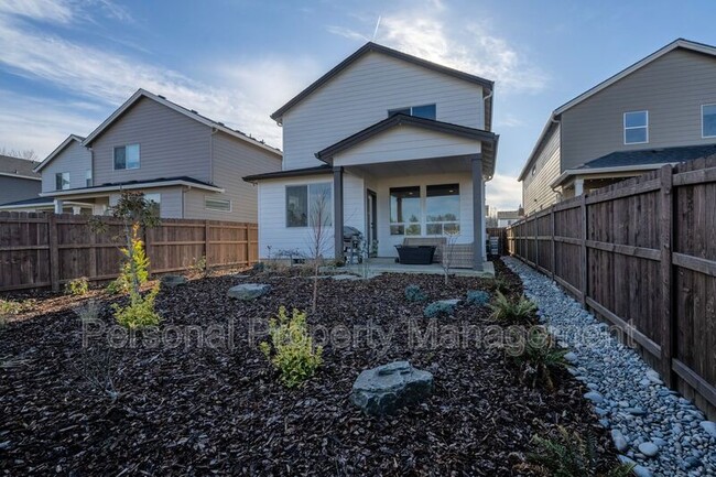 Building Photo - 13600 NE 110th Way
