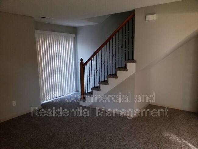 Building Photo - 4622 Willow Ave