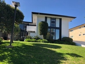 Building Photo - 1021 Grove