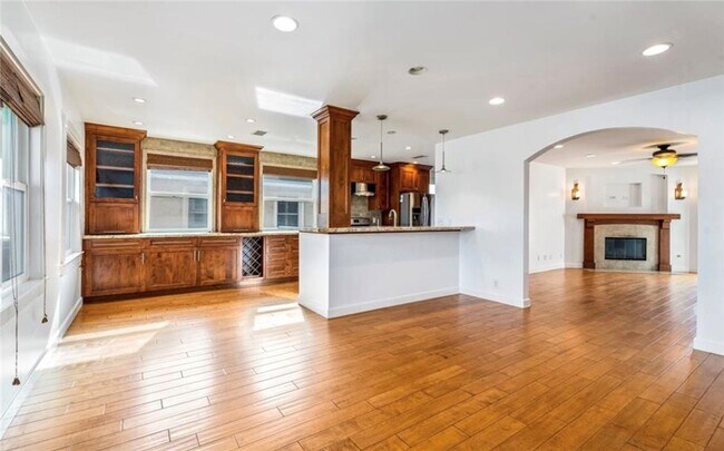 Building Photo - 4759 Hackett Ave