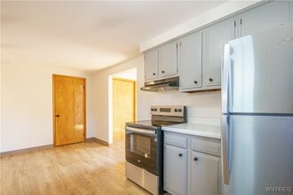 Building Photo - 185 Mead St