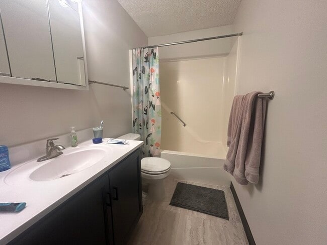 Building Photo - $1,050 | 2 Bedroom, 1 Bathroom Apartment | Cat Friendly | Available for August 1st, 2026 Move In!