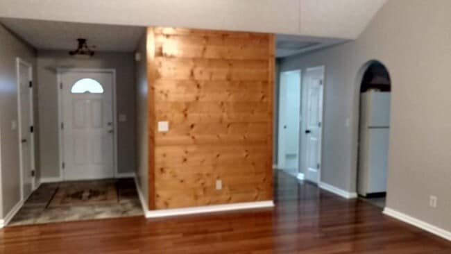 Building Photo - 609 Magnolia Dr