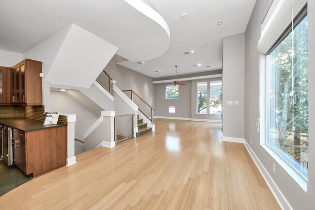 Building Photo - 1610 Calumet St