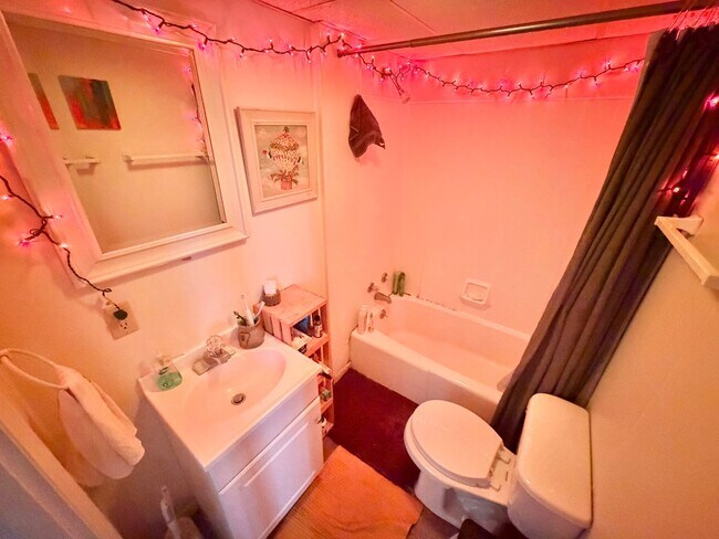 Building Photo - 81-83 Monroe Street