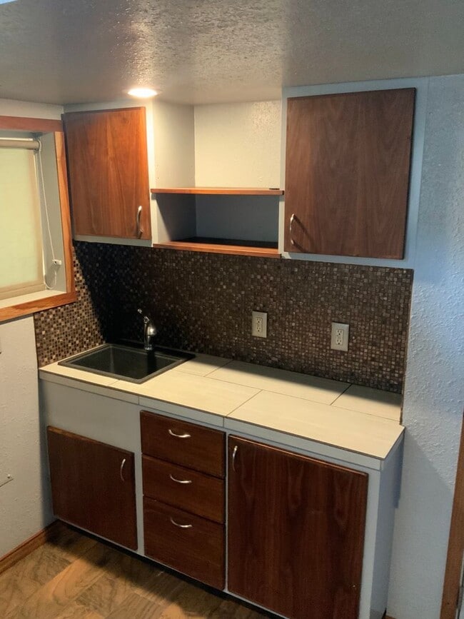 Building Photo - Studio "Tiny Home" in SE Eugene