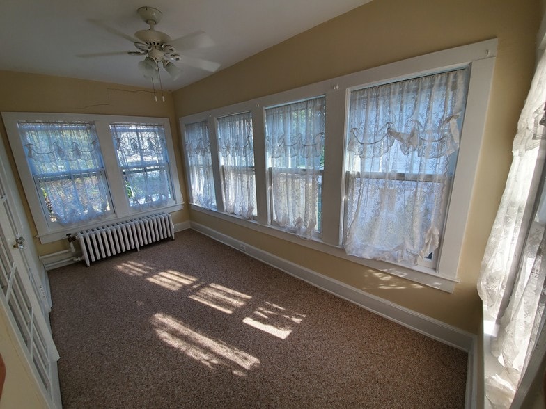 Sun room w/fan - 78 S Carll Ave