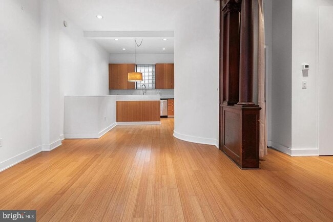 Building Photo - 727 S 7th St