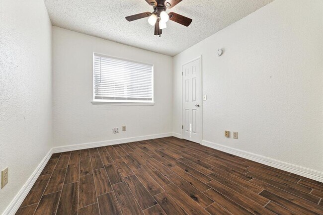 Building Photo - 3915 Flintrock Ln