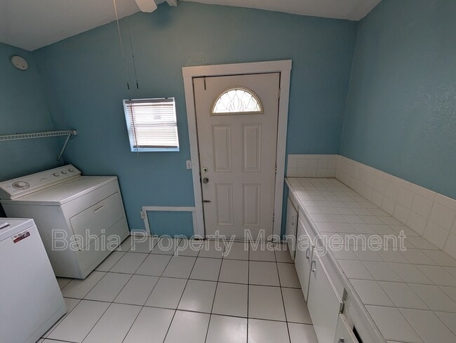 Building Photo - 1736 W Cherry St
