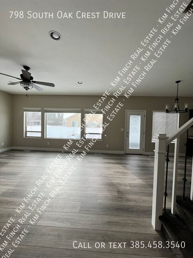 Building Photo - 798 S Oak Crest Dr