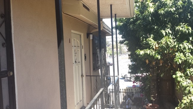 Building Photo - 1347 N Alvarado St