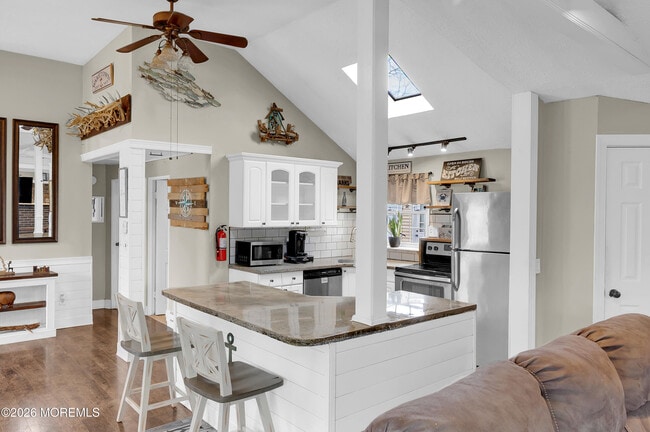 Building Photo - 14 Chestnut St