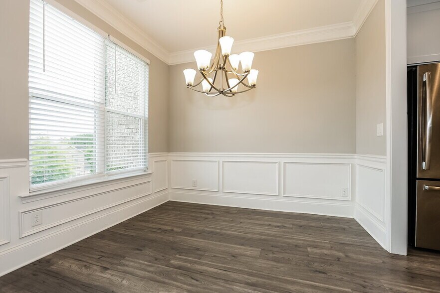 Building Photo - 2105 Brentwood Cove