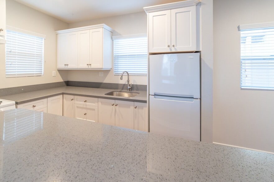 Building Photo - 453 Gaviota Ave