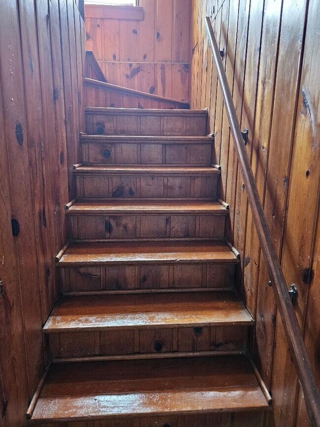 Building Photo - 5786 Neff Ave