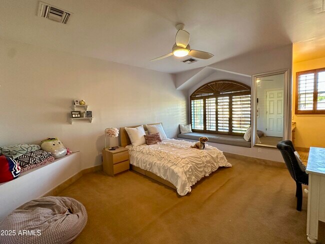 Building Photo - 5711 W Linda Ln