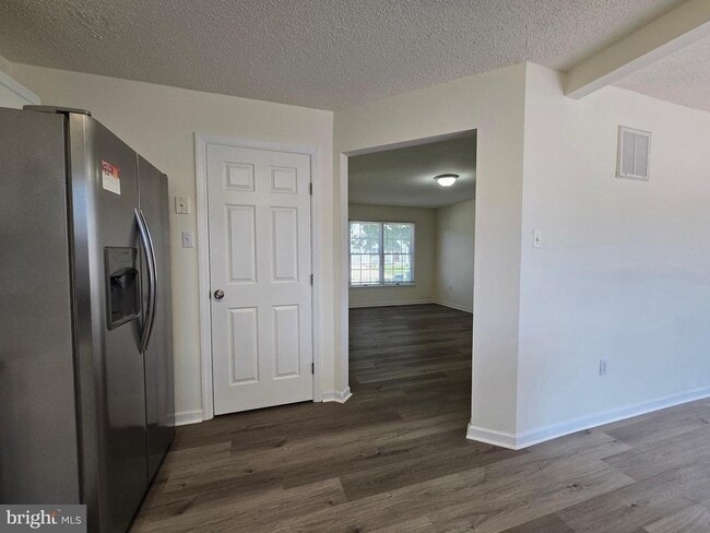Building Photo - 23 Lordship Ln
