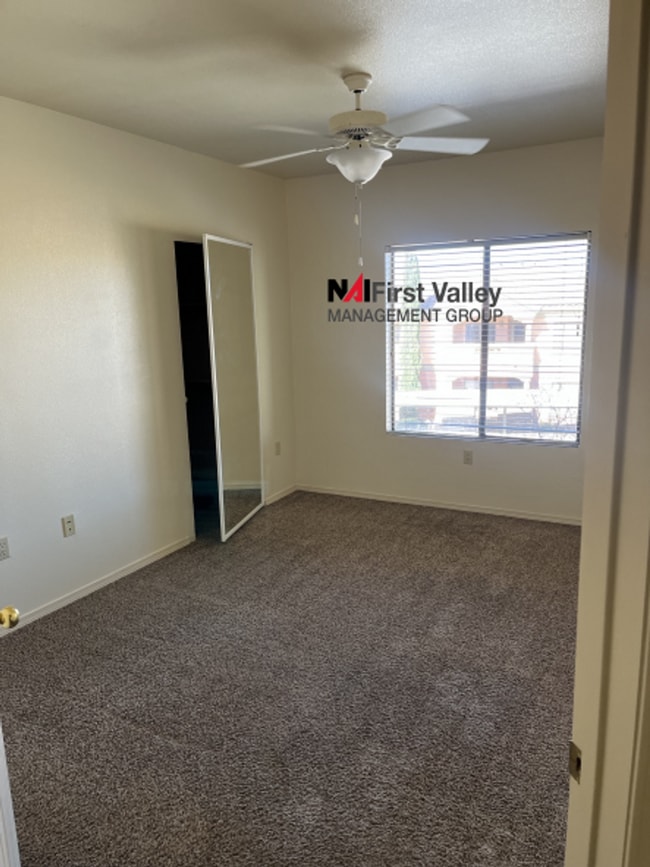 Building Photo - 3 Bedrooms, 2 Baths and a Single Car Garage