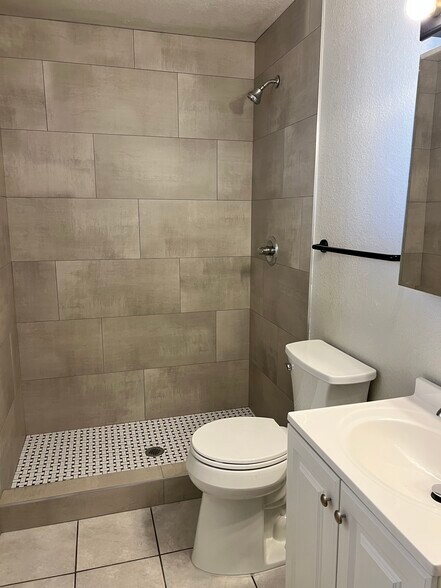 New Main Bath - 5322 W Saint Moritz Ln