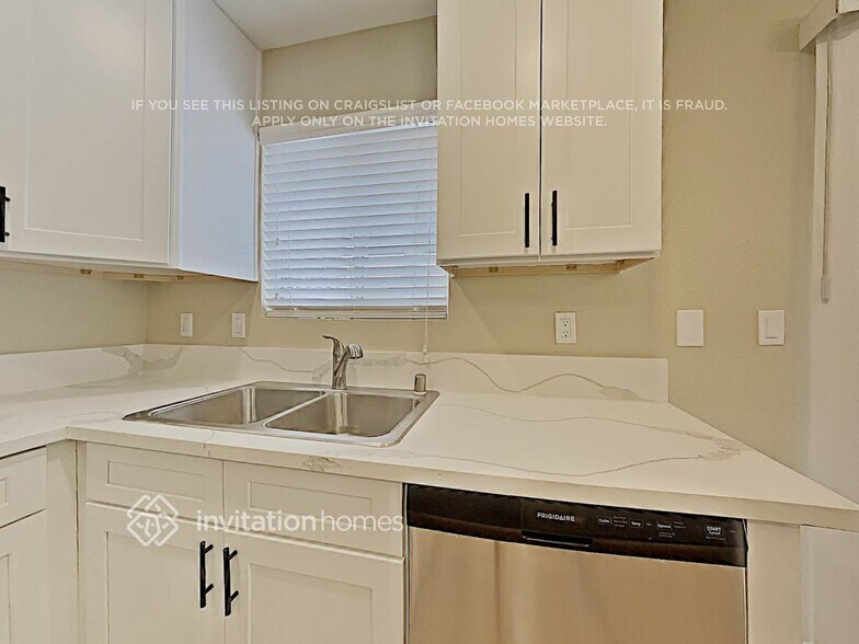 Building Photo - 331 Preston Dr